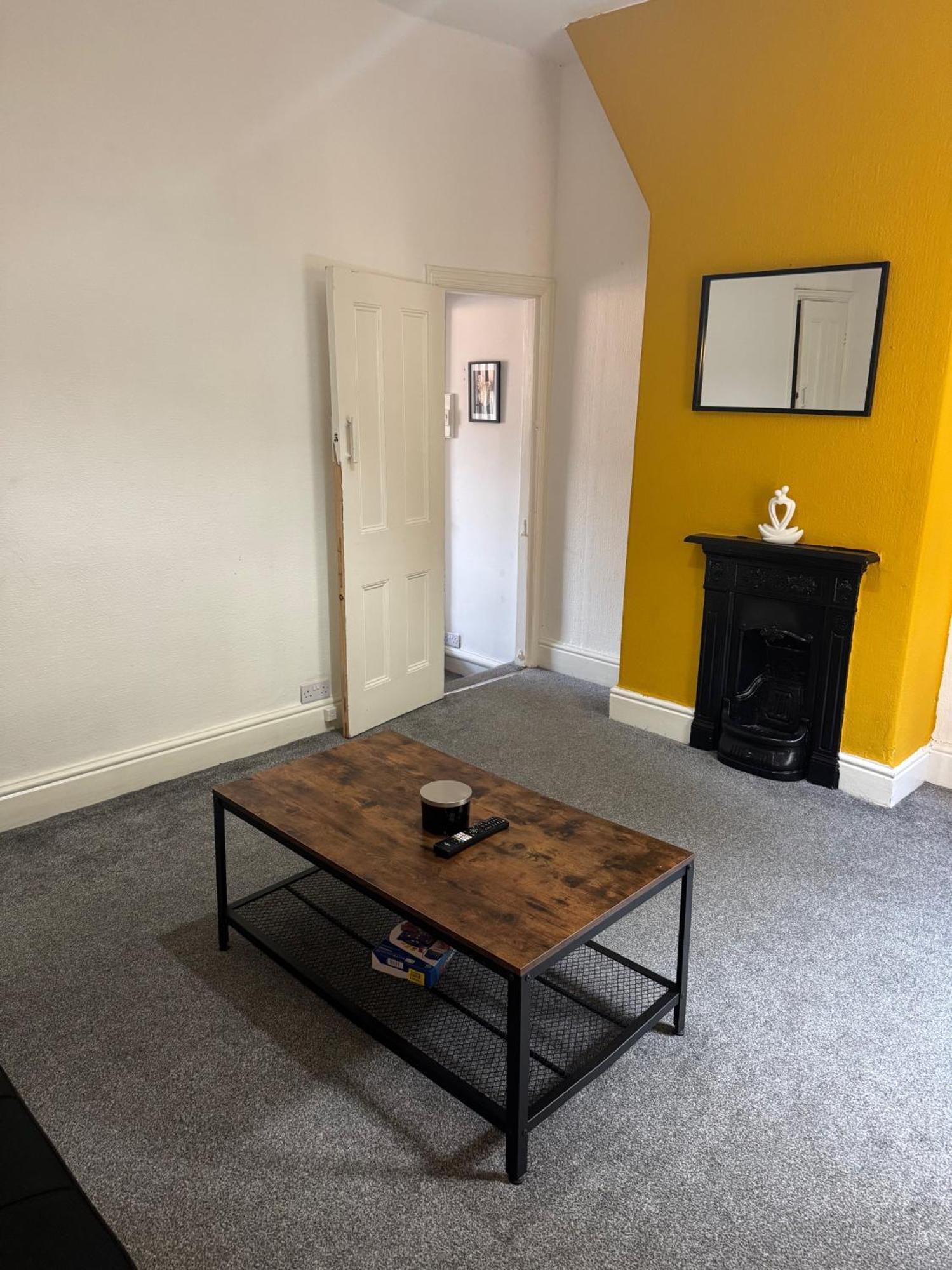 Cozy Retreat With 2 Bedrooms Manchester